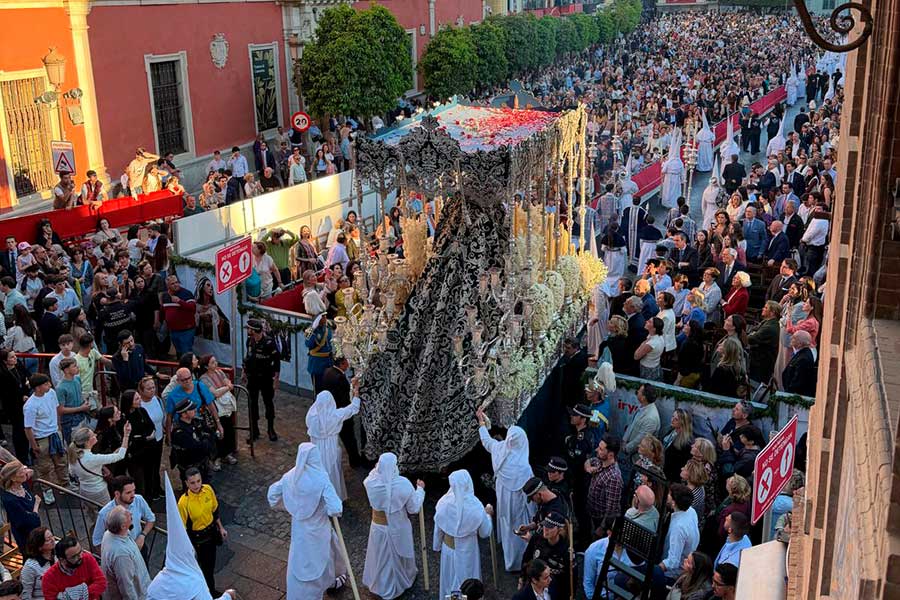 desiguales semana santa sevilla